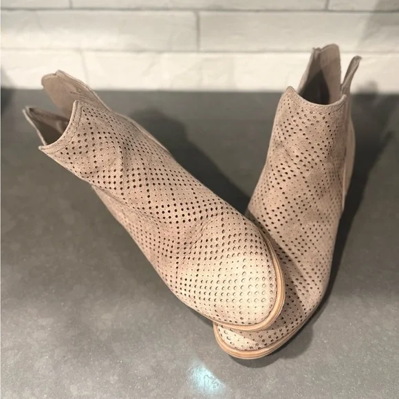 BKE Women’s Lolita Ankle Boot sz: 6 - Picture 2 of 7